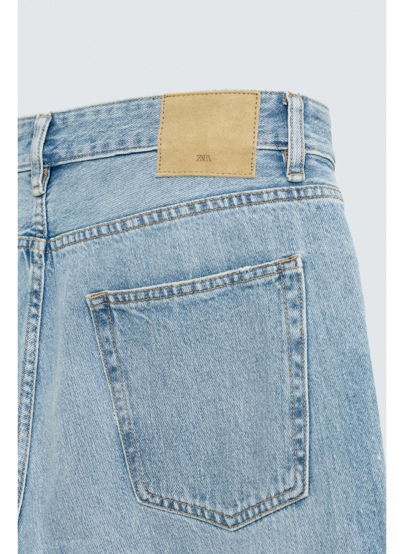 Джинсы с узкими бедрами и зауженными штанинами Джинсы с узкими бедрами и зауженными штанинами