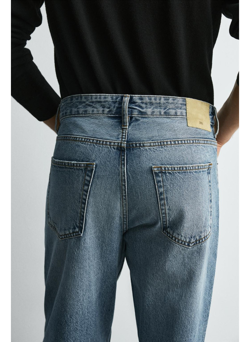 Джинсы с узкими бедрами и зауженными штанинами Джинсы с узкими бедрами и зауженными штанинами