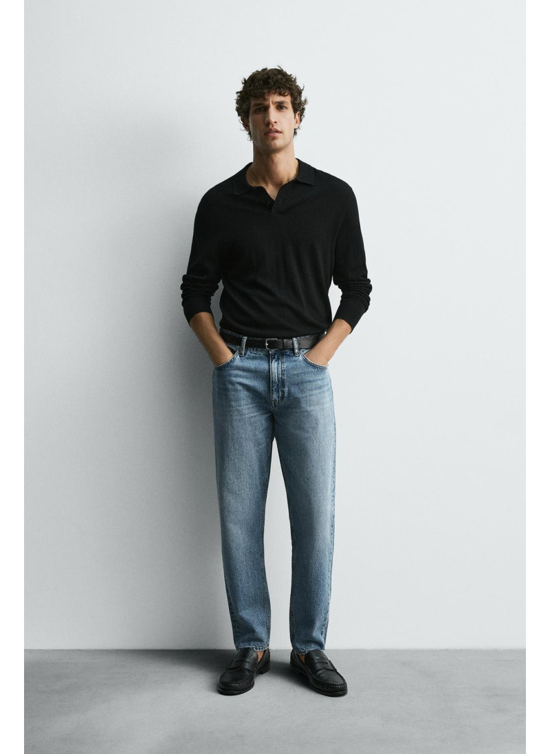 Джинсы с узкими бедрами и зауженными штанинами Джинсы с узкими бедрами и зауженными штанинами