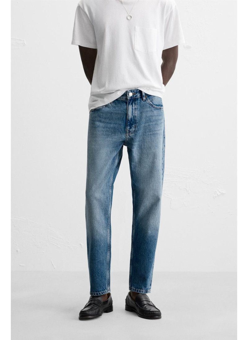 Джинсы с узкими бедрами и зауженными штанинами Джинсы с узкими бедрами и зауженными штанинами