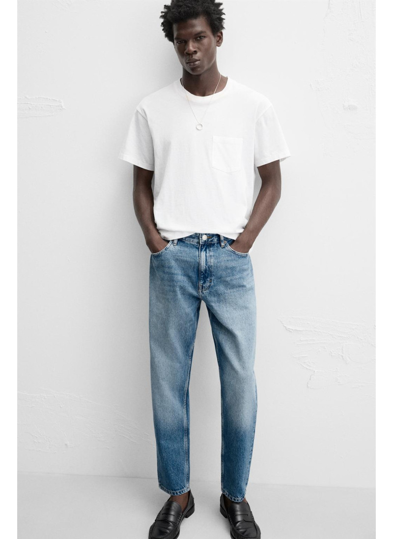 Джинсы с узкими бедрами и зауженными штанинами Джинсы с узкими бедрами и зауженными штанинами