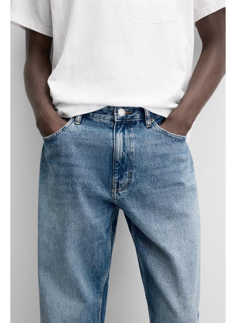 Джинсы с узкими бедрами и зауженными штанинами Джинсы с узкими бедрами и зауженными штанинами