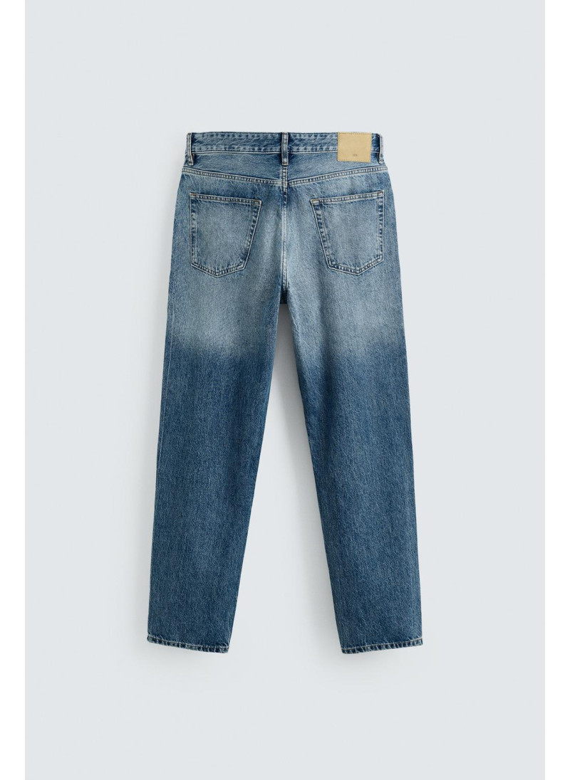 Джинсы с узкими бедрами и зауженными штанинами Джинсы с узкими бедрами и зауженными штанинами