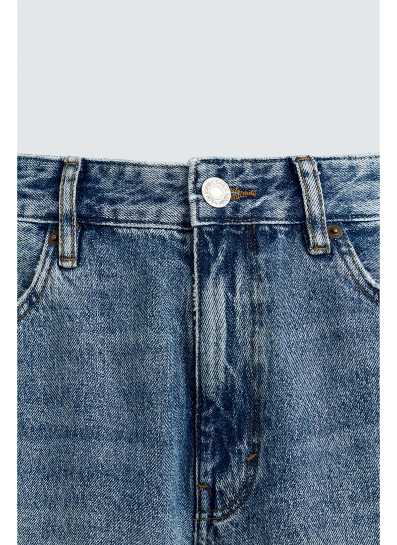 Джинсы с узкими бедрами и зауженными штанинами Джинсы с узкими бедрами и зауженными штанинами