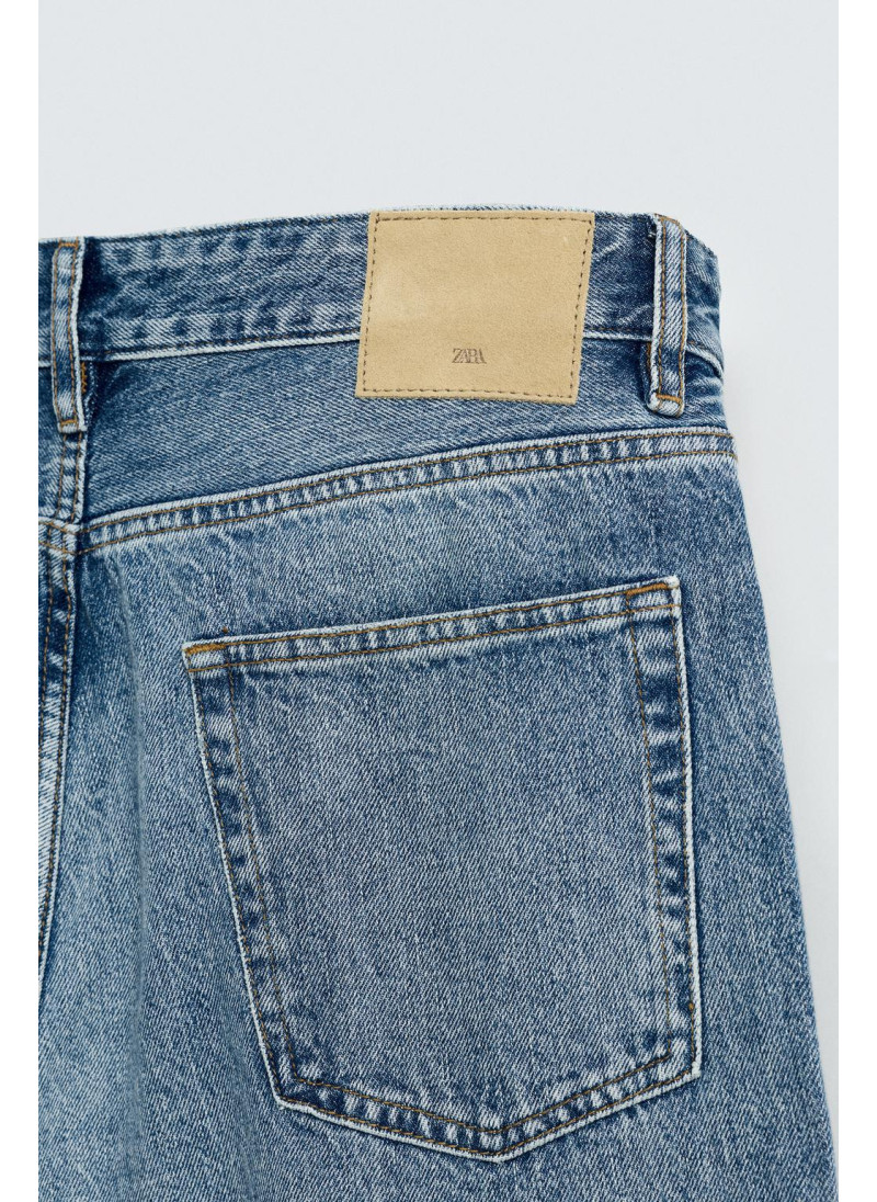 Джинсы с узкими бедрами и зауженными штанинами Джинсы с узкими бедрами и зауженными штанинами