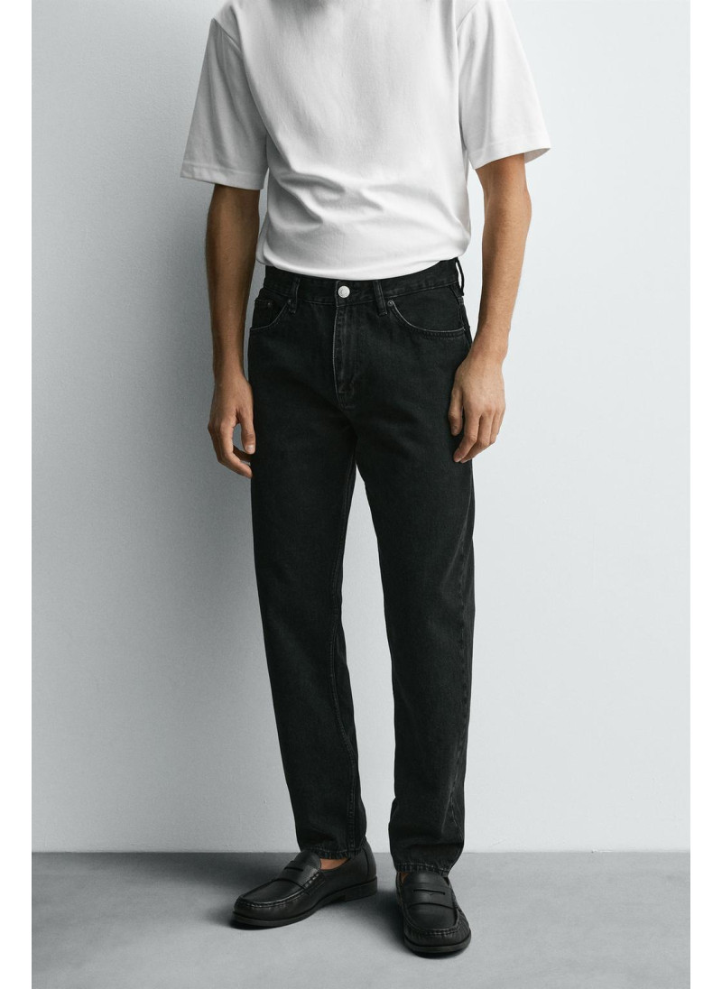 Джинсы с узкими бедрами и зауженными штанинами Джинсы с узкими бедрами и зауженными штанинами