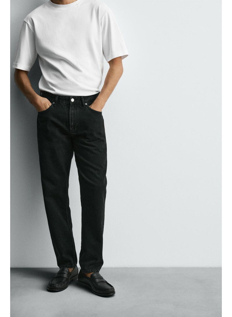 Джинсы с узкими бедрами и зауженными штанинами Джинсы с узкими бедрами и зауженными штанинами