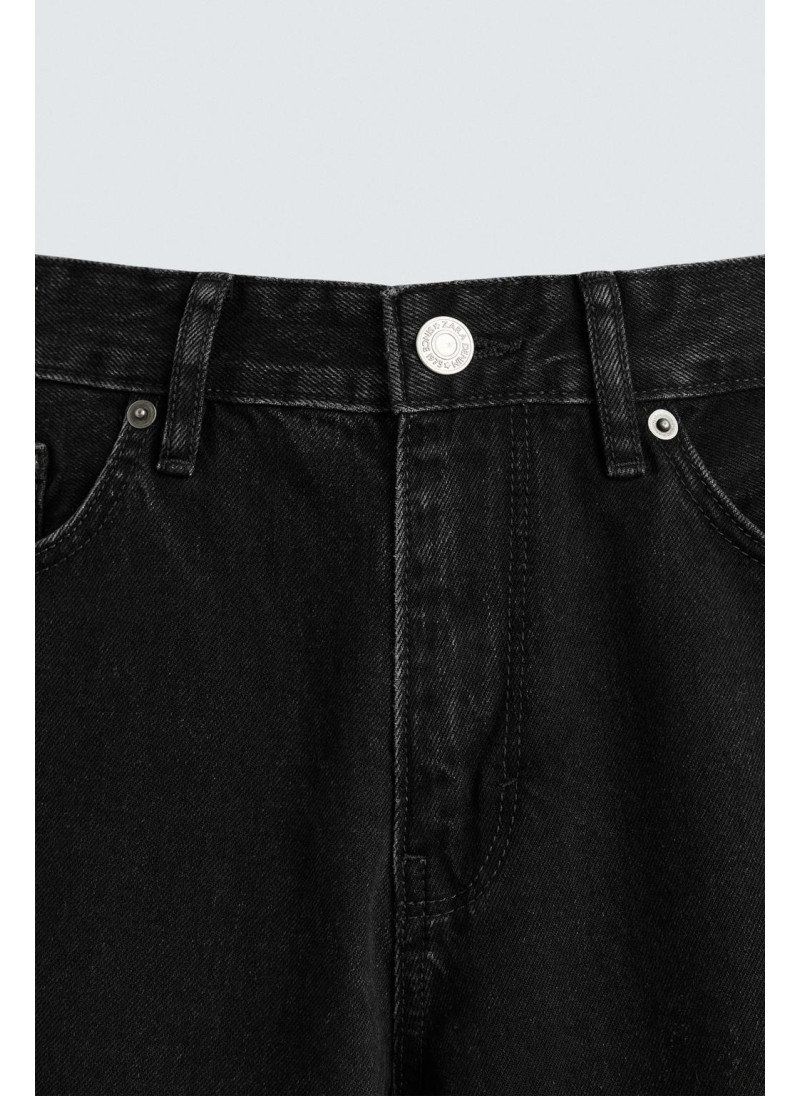 Джинсы с узкими бедрами и зауженными штанинами Джинсы с узкими бедрами и зауженными штанинами