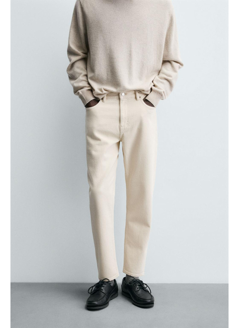 Джинсы с узкими бедрами и зауженными штанинами Джинсы с узкими бедрами и зауженными штанинами