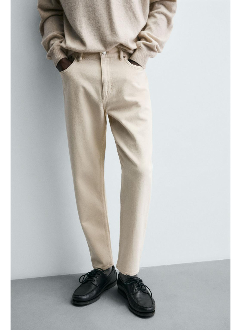 Джинсы с узкими бедрами и зауженными штанинами Джинсы с узкими бедрами и зауженными штанинами