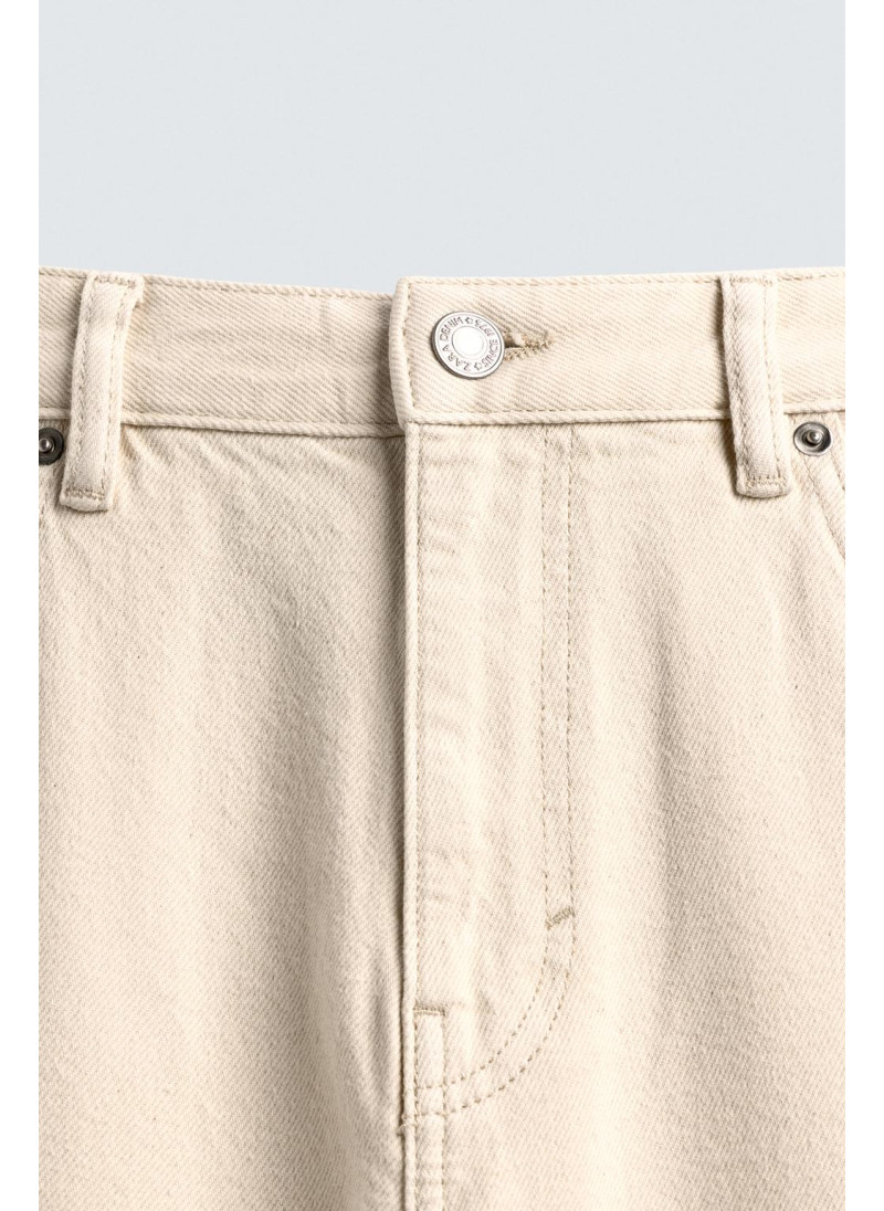 Джинсы с узкими бедрами и зауженными штанинами Джинсы с узкими бедрами и зауженными штанинами