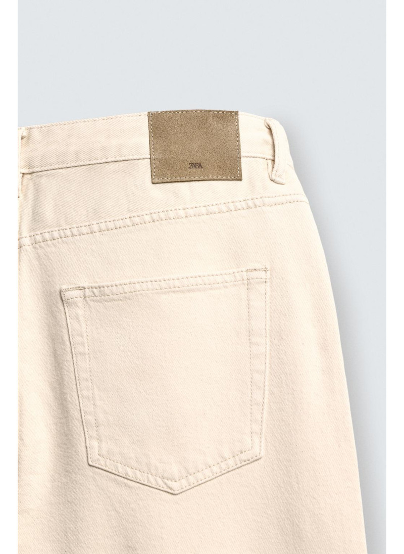 Джинсы с узкими бедрами и зауженными штанинами Джинсы с узкими бедрами и зауженными штанинами