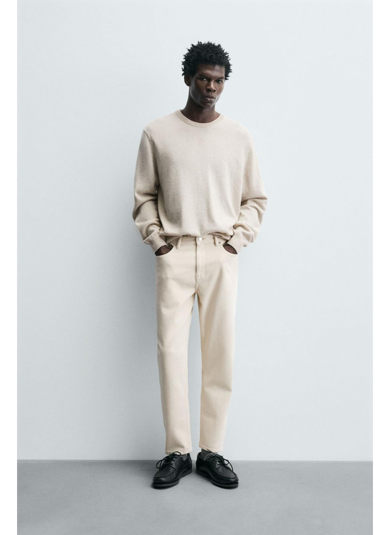 Джинсы с узкими бедрами и з�...