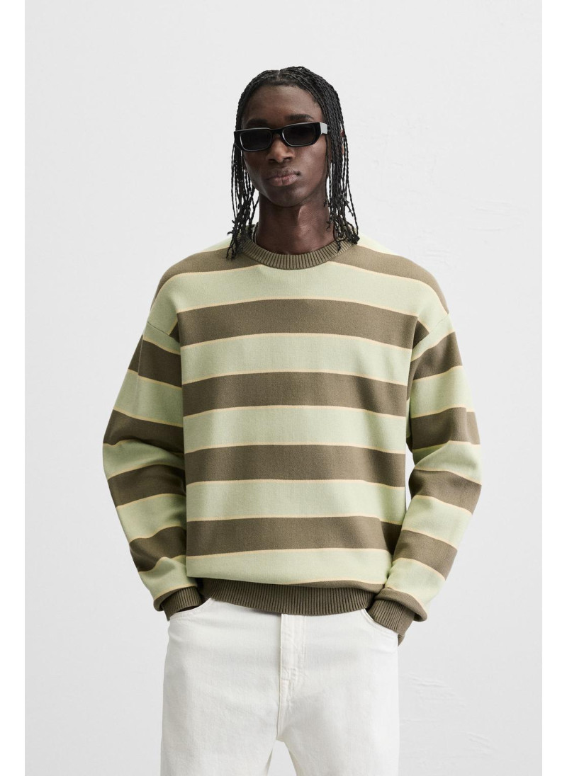 Мягкий свитер с текстурой Мягкий свитер с текстурой