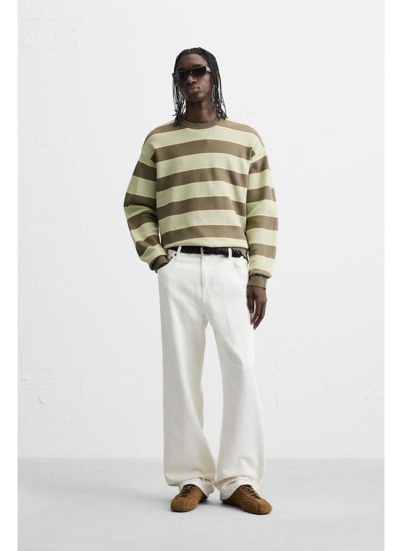 Мягкий свитер с текстурой Мягкий свитер с текстурой