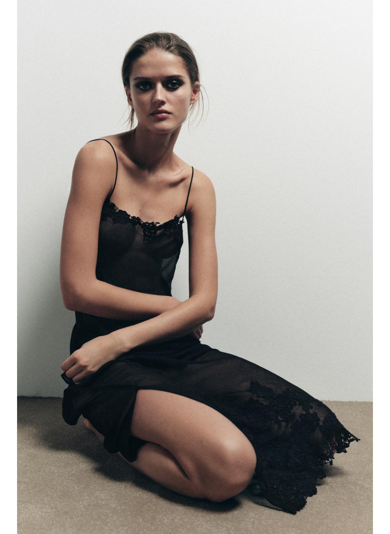 Топ из шифона с вышивкой Топ из шифона с вышивкой