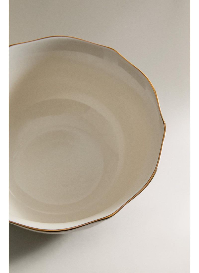 Фарфоровая чаша с волнистым краем Фарфоровая чаша с волнистым краем