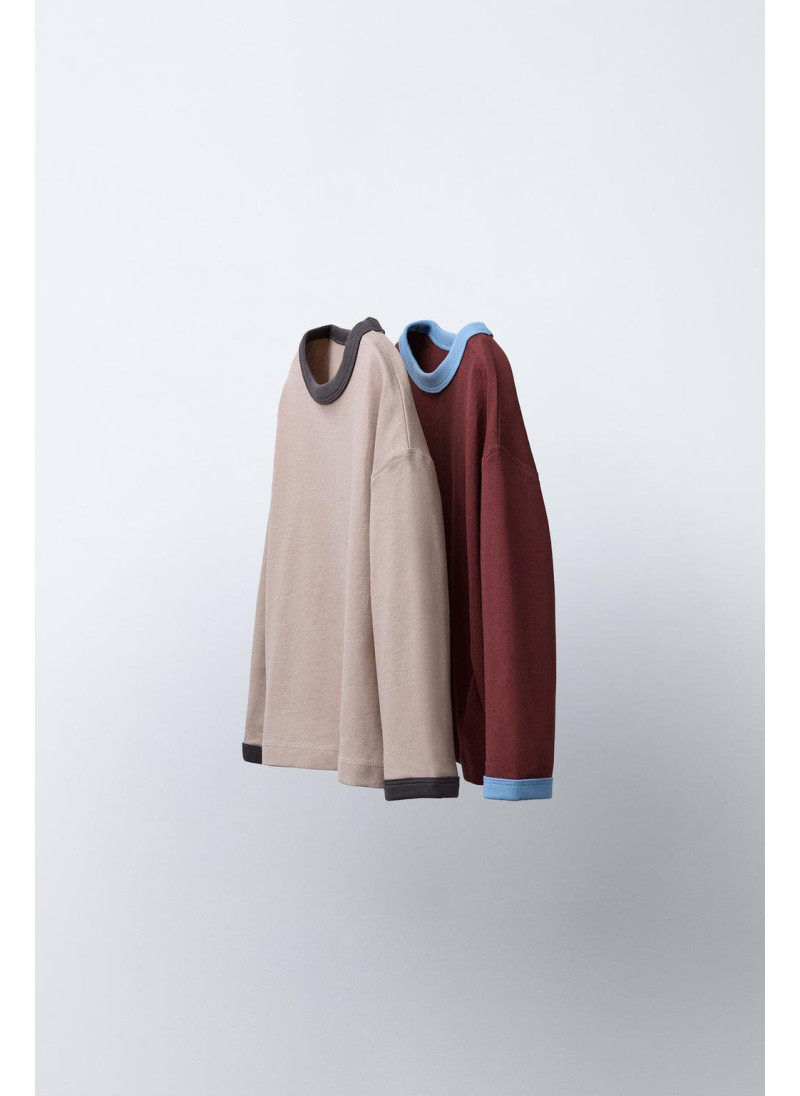 Набор из двух простых футболок с контрастными оборками Набор из двух простых футболок с контрастными оборками