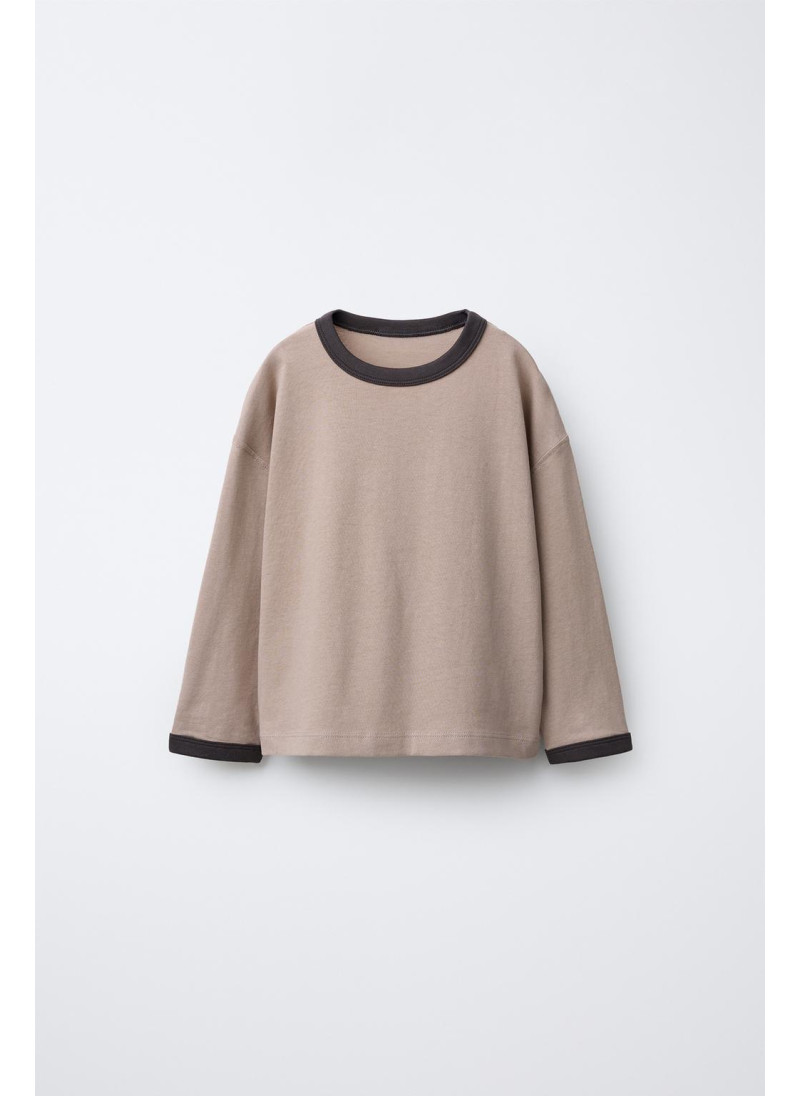 Набор из двух простых футболок с контрастными оборками Набор из двух простых футболок с контрастными оборками