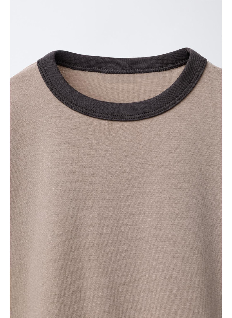 Набор из двух простых футболок с контрастными оборками Набор из двух простых футболок с контрастными оборками