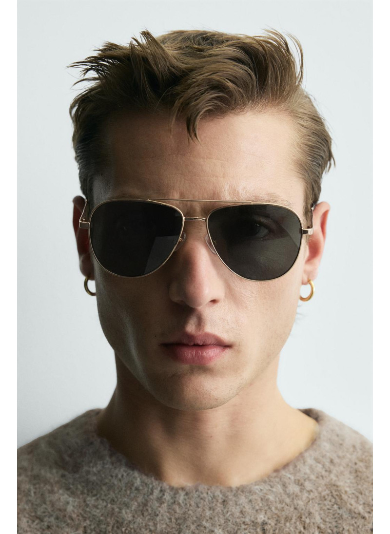 ВОРСИСТЫЙ СВИТЕР С КОСАМИ ВОРСИСТЫЙ СВИТЕР С КОСАМИ