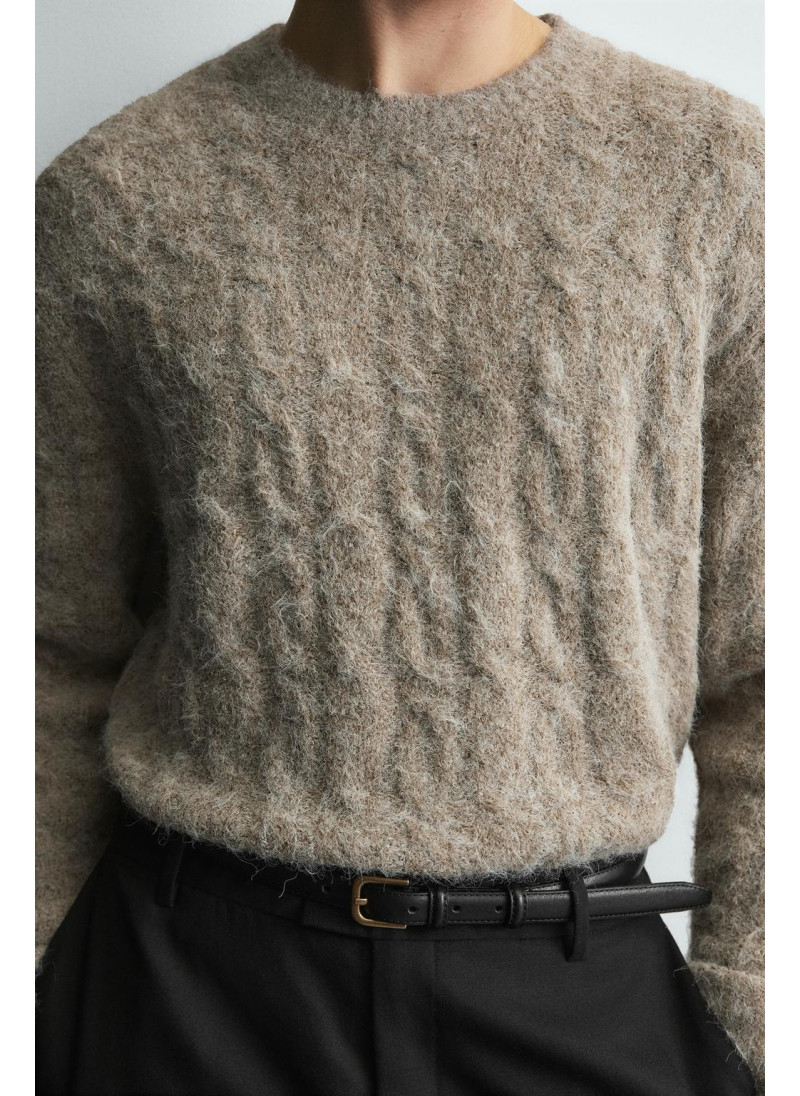 ВОРСИСТЫЙ СВИТЕР С КОСАМИ ВОРСИСТЫЙ СВИТЕР С КОСАМИ