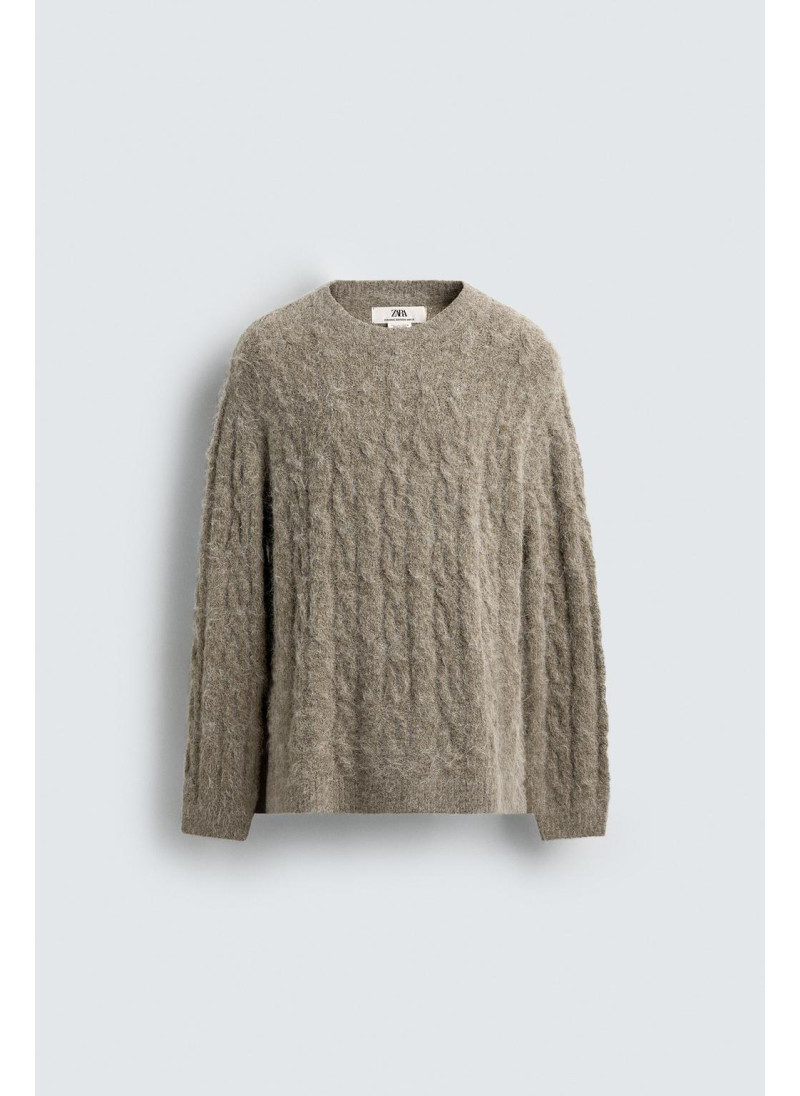 ВОРСИСТЫЙ СВИТЕР С КОСАМИ ВОРСИСТЫЙ СВИТЕР С КОСАМИ