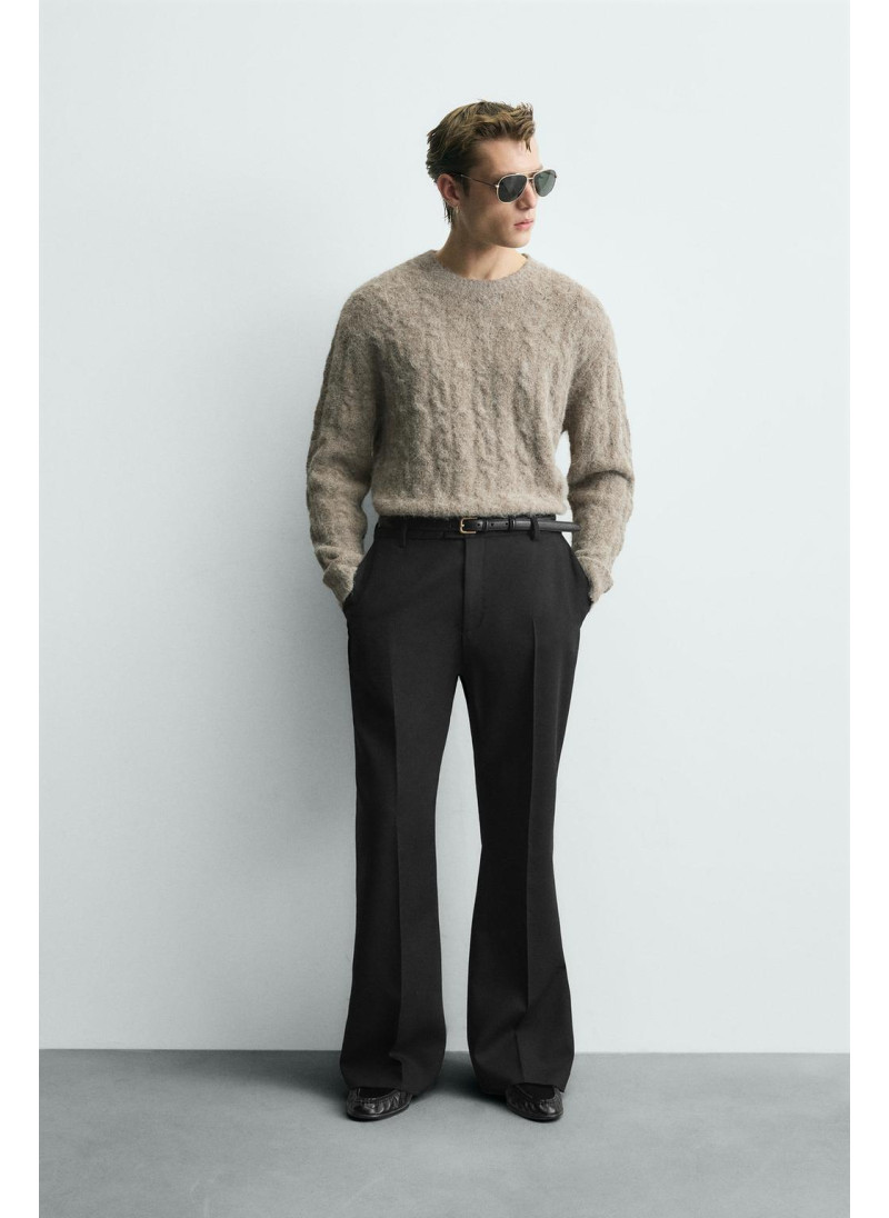 ВОРСИСТЫЙ СВИТЕР С КОСАМИ