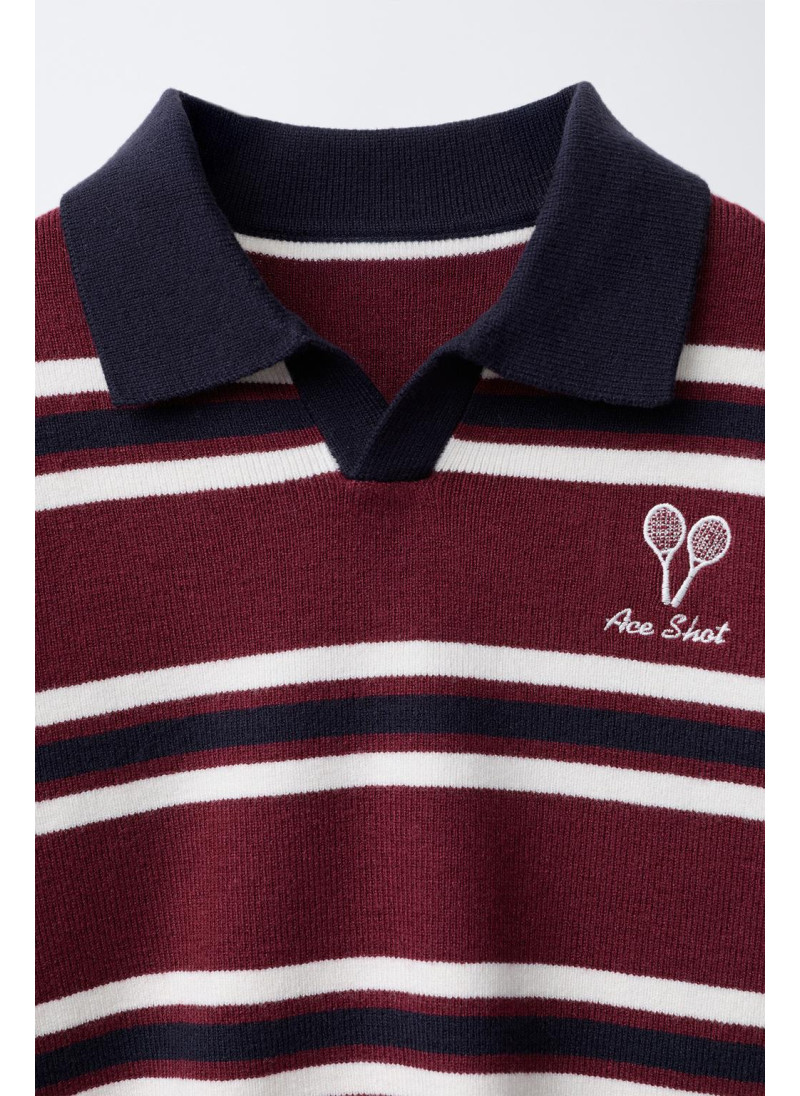 ТРИКОТАЖНОЕ ПОЛО В ПОЛОСКУ С ВЫШИВКОЙ ТРИКОТАЖНОЕ ПОЛО В ПОЛОСКУ С ВЫШИВКОЙ