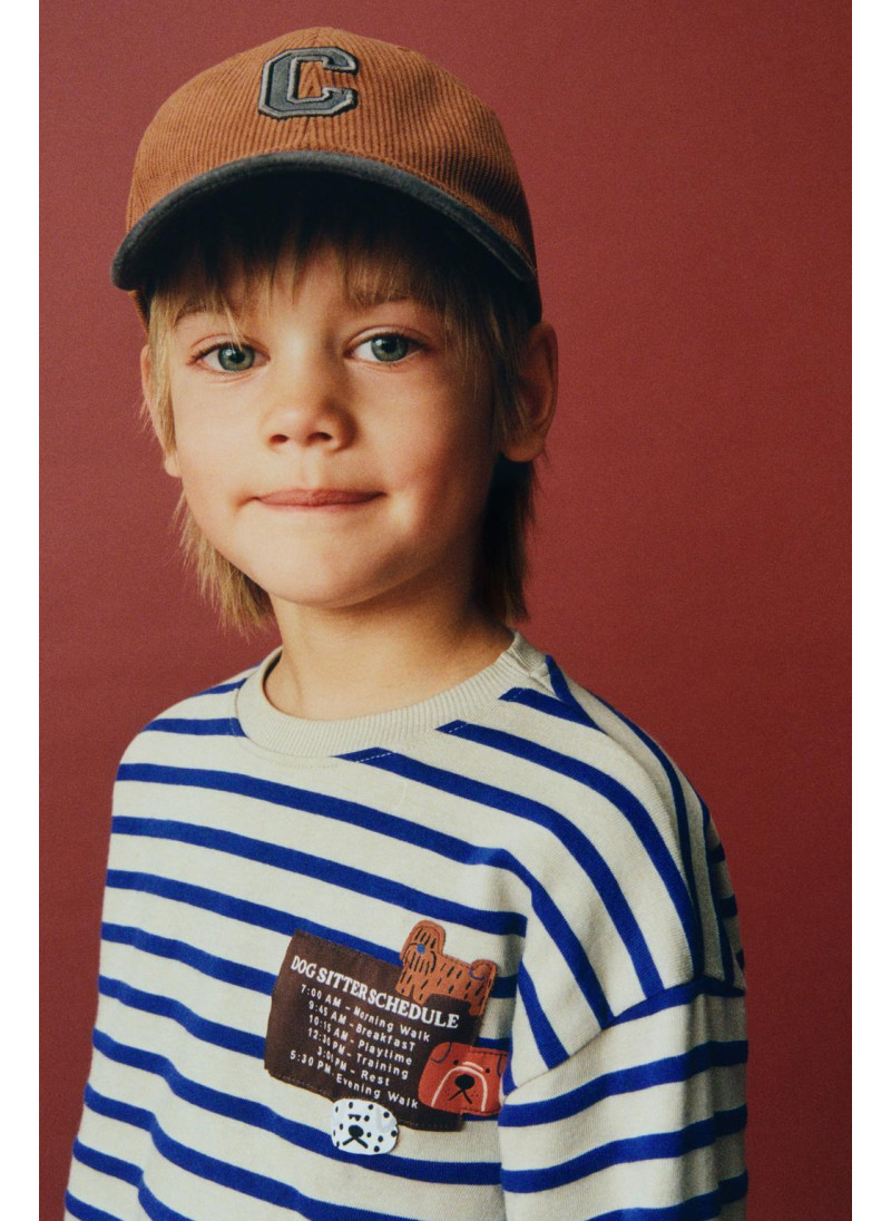 ЛОНГСЛИВ В ПОЛОСКУ С НАШИВКОЙ ЛОНГСЛИВ В ПОЛОСКУ С НАШИВКОЙ