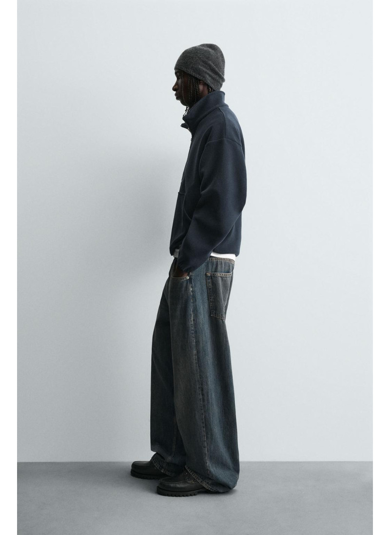 ТОЛСТОВКА ИЗ ПОЛАРФЛИСА НА МОЛНИИ С ВЫШИВКОЙ ТОЛСТОВКА ИЗ ПОЛАРФЛИСА НА МОЛНИИ С ВЫШИВКОЙ