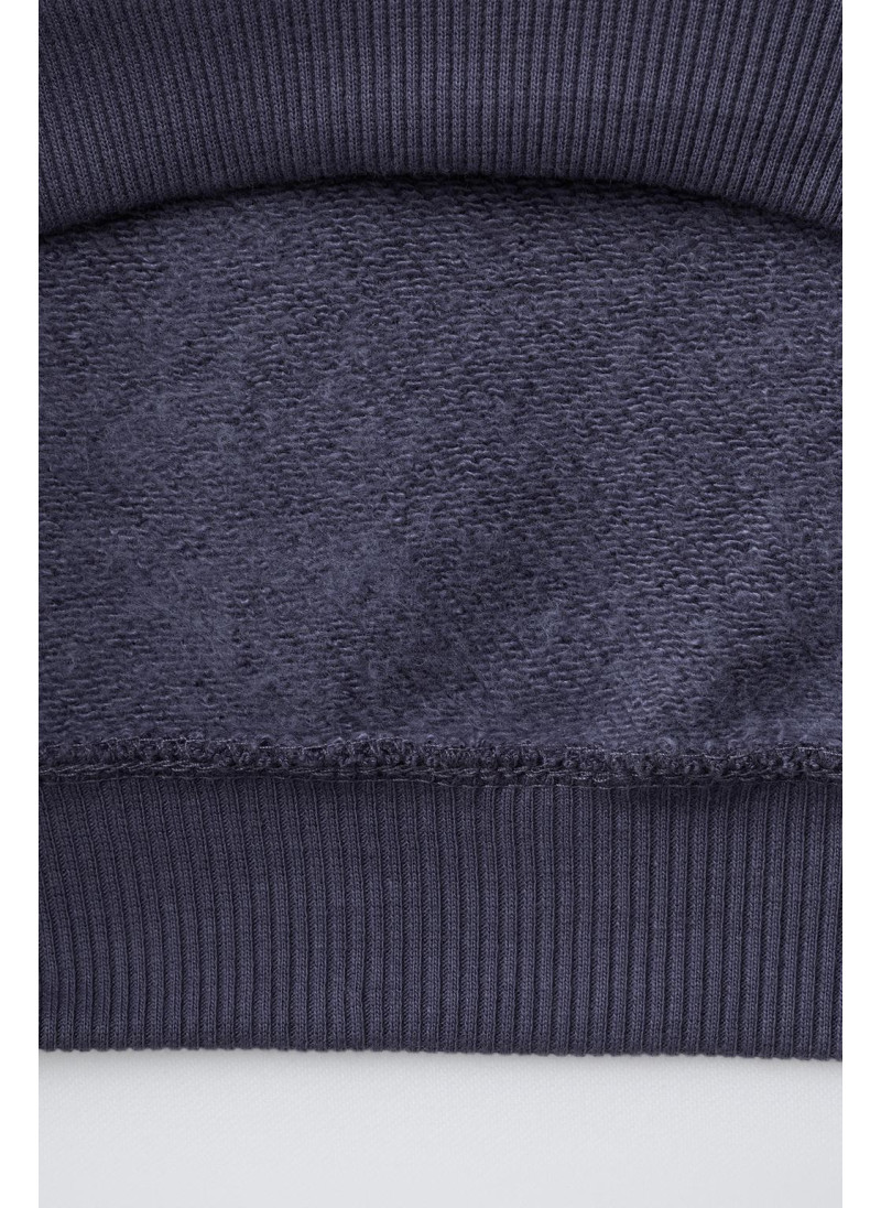 Костюм с вышитым текстовым логотипом и брюками Костюм с вышитым текстовым логотипом и брюками