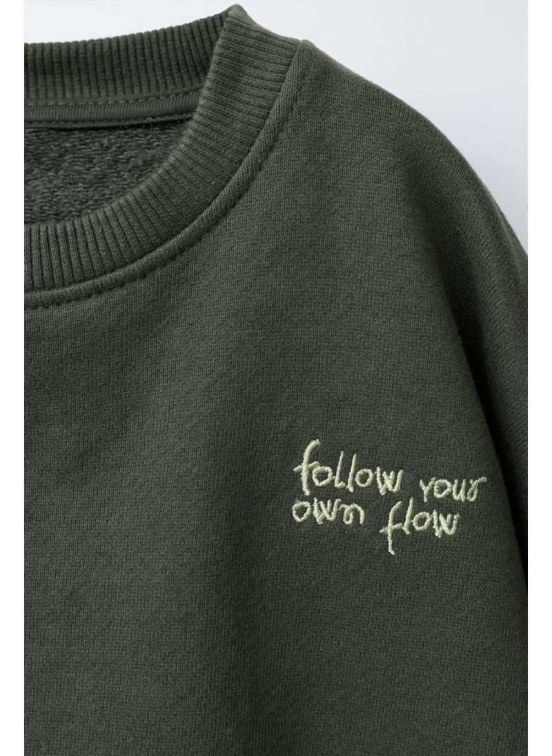 Костюм с вышитым текстовым логотипом и брюками Костюм с вышитым текстовым логотипом и брюками