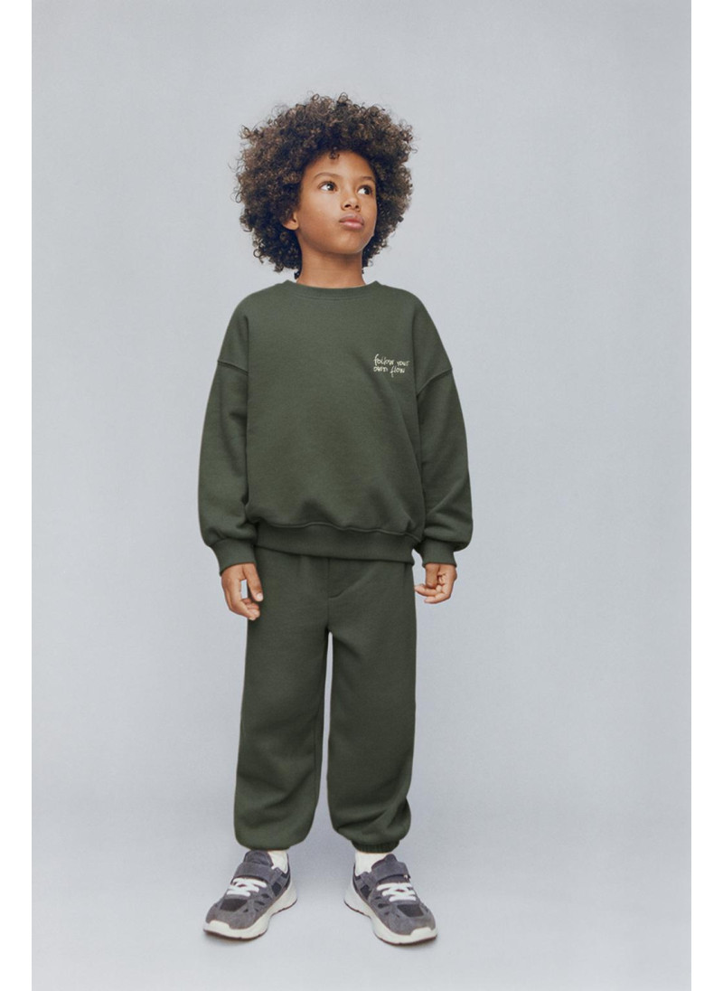 Костюм с вышитым текстовым логотипом и брюками Костюм с вышитым текстовым логотипом и брюками