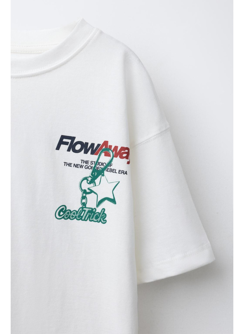 Футболка с принтом брелока Футболка с принтом брелока