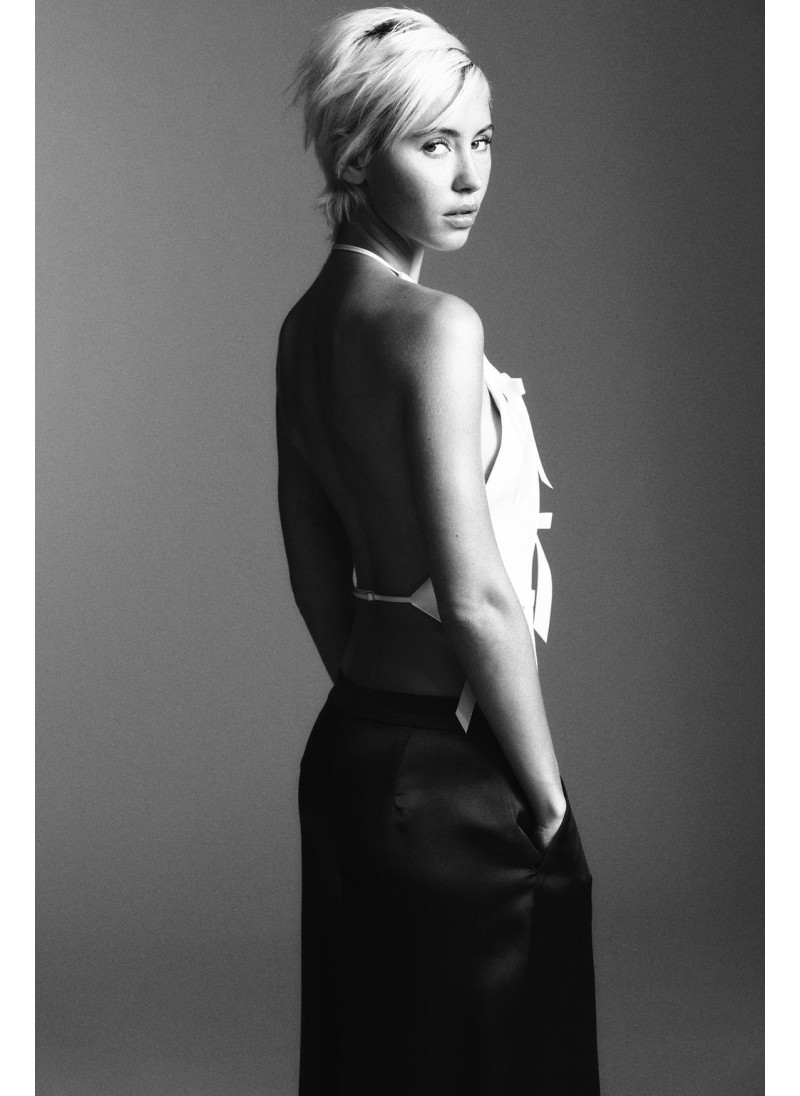 ТОП С ГОРЛОВИНОЙ ХАЛТЕР И БАНТАМИ ТОП С ГОРЛОВИНОЙ ХАЛТЕР И БАНТАМИ