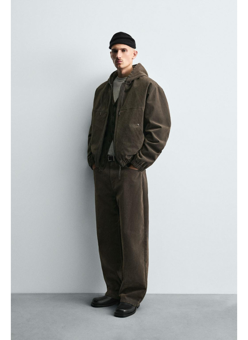 Пуховик с капюшоном из вель...