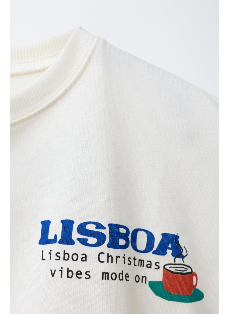 Футболка с принтом лиссабона и слоганом города Футболка с принтом лиссабона и слоганом города