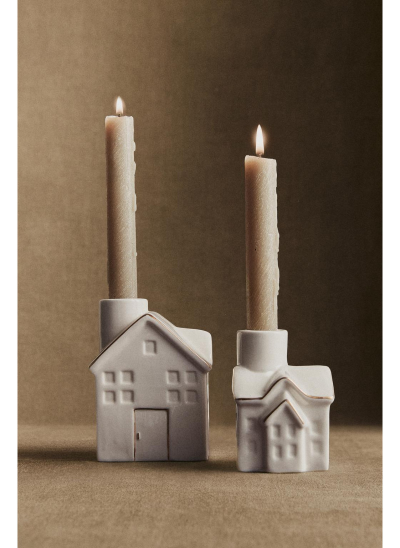 Рождественский свечной подсвечник из керамики с деталями на крыше Рождественский свечной подсвечник из керамики с деталями на крыше