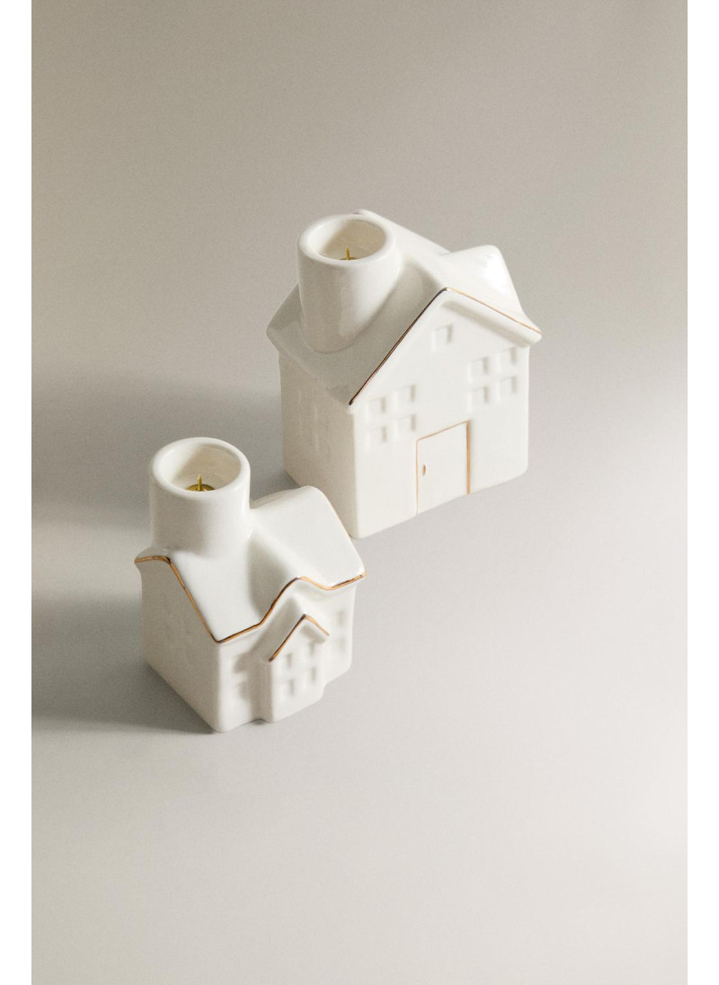 Рождественский свечной подсвечник из керамики с деталями на крыше Рождественский свечной подсвечник из керамики с деталями на крыше