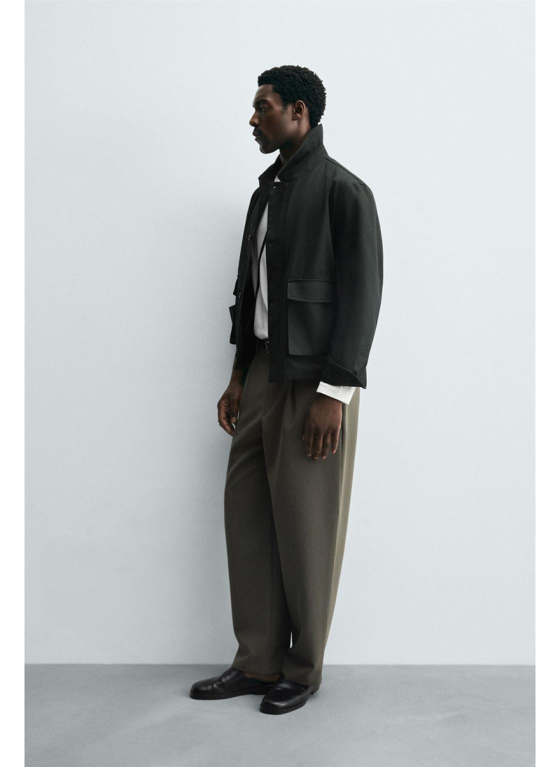 Брюки прямого кроя с защипами Брюки прямого кроя с защипами