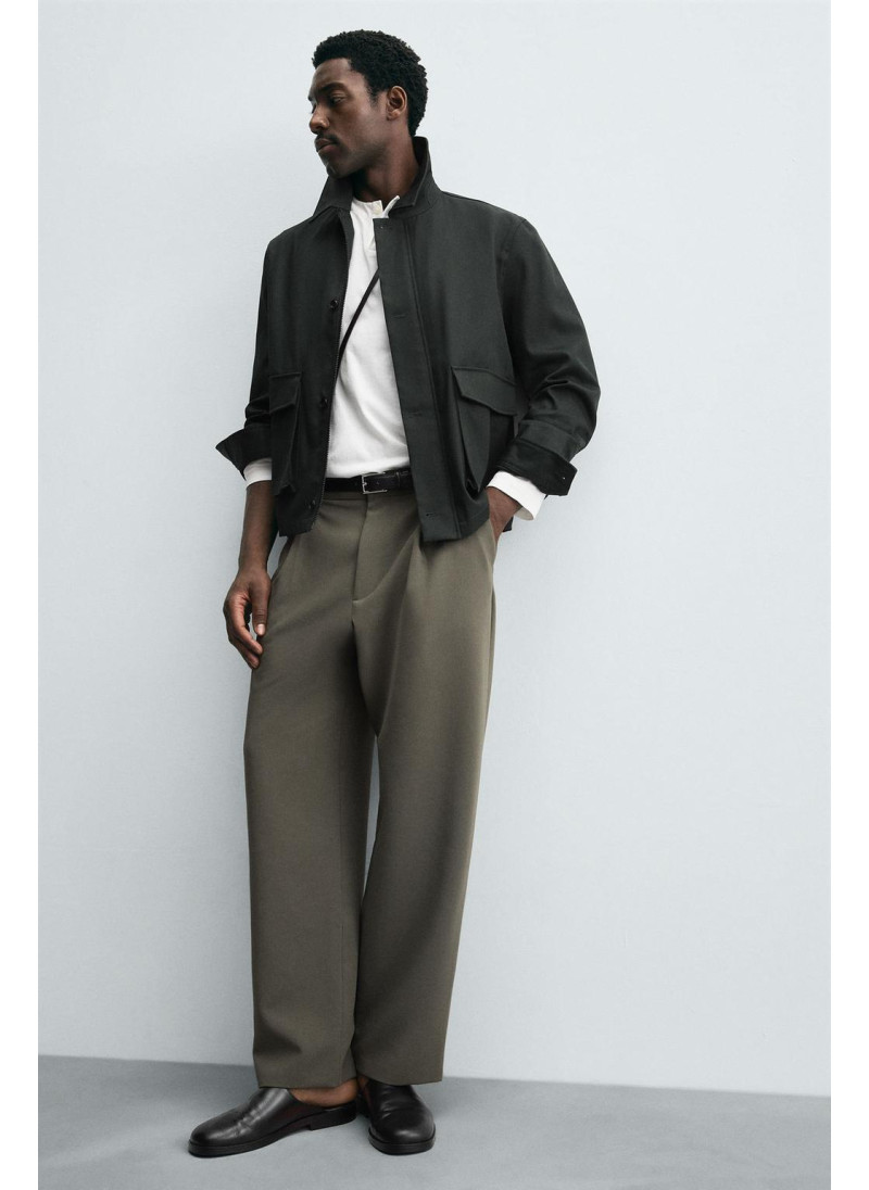 Брюки прямого кроя с защипами Брюки прямого кроя с защипами