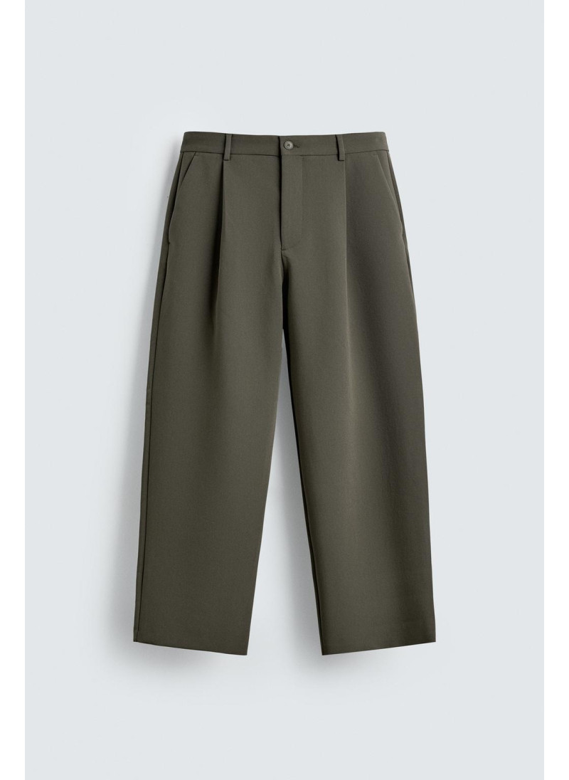 Брюки прямого кроя с защипами Брюки прямого кроя с защипами