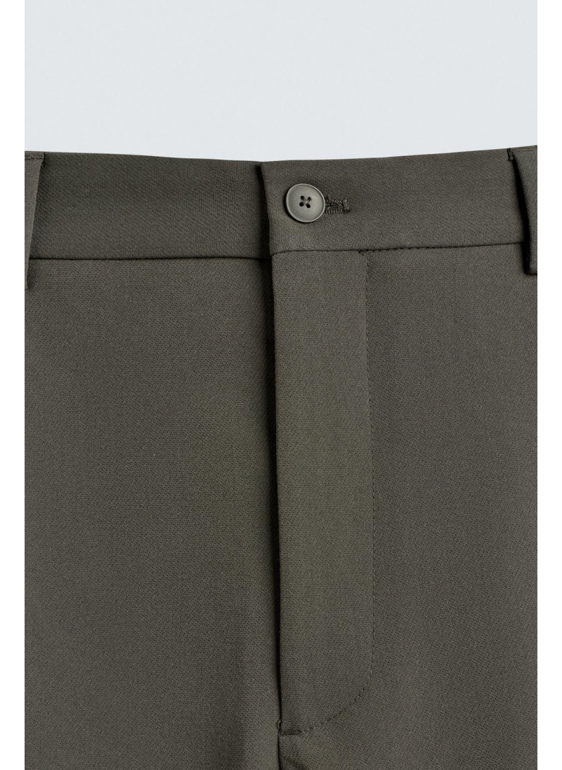 Брюки прямого кроя с защипами Брюки прямого кроя с защипами