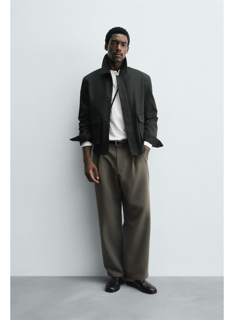 Брюки прямого кроя с защипами Брюки прямого кроя с защипами