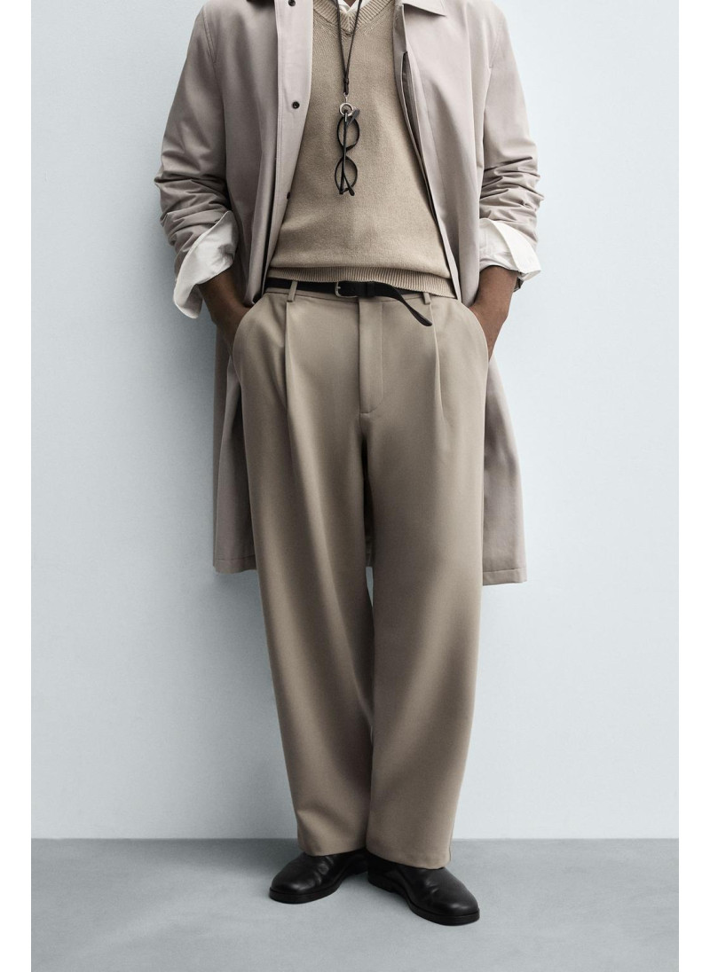 Брюки прямого кроя с защипами Брюки прямого кроя с защипами