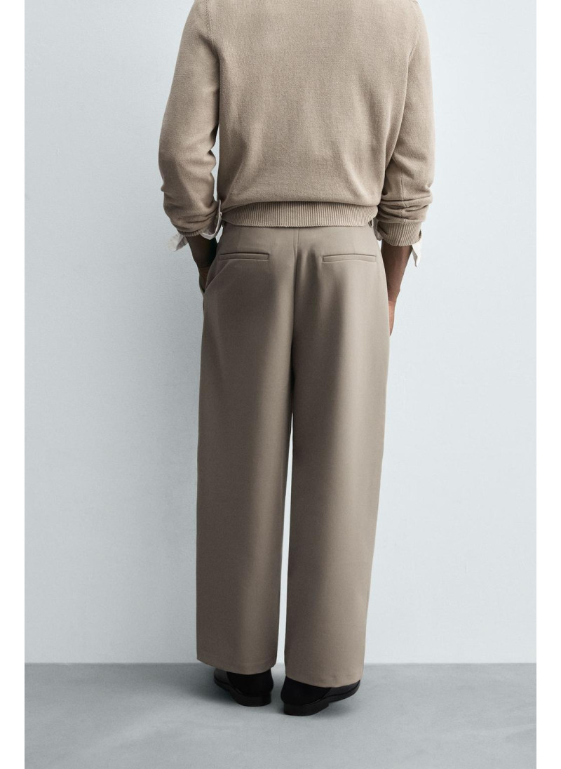 Брюки прямого кроя с защипами Брюки прямого кроя с защипами