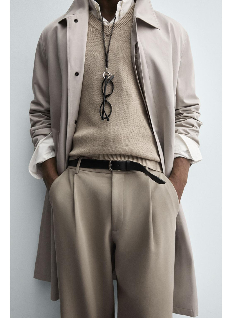 Брюки прямого кроя с защипами Брюки прямого кроя с защипами