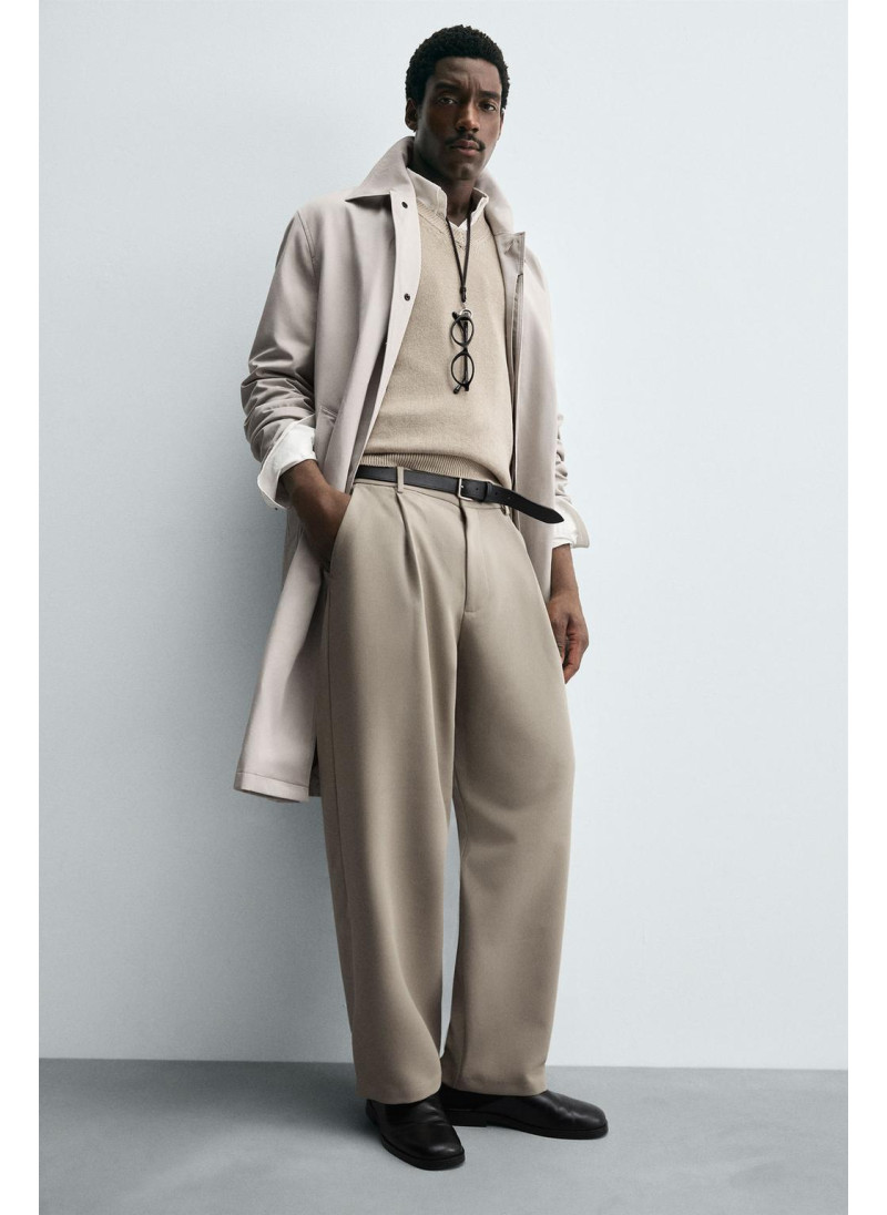 Брюки прямого кроя с защипами Брюки прямого кроя с защипами