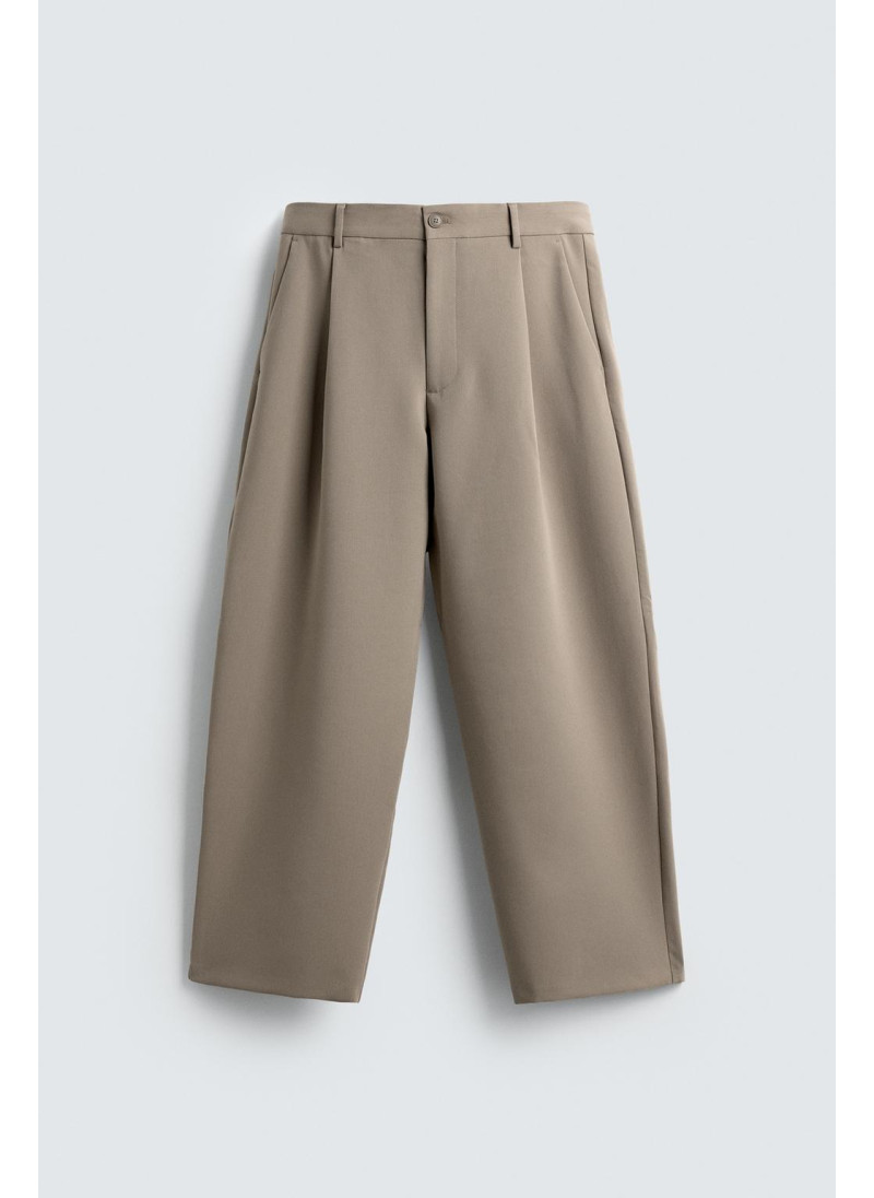 Брюки прямого кроя с защипами Брюки прямого кроя с защипами